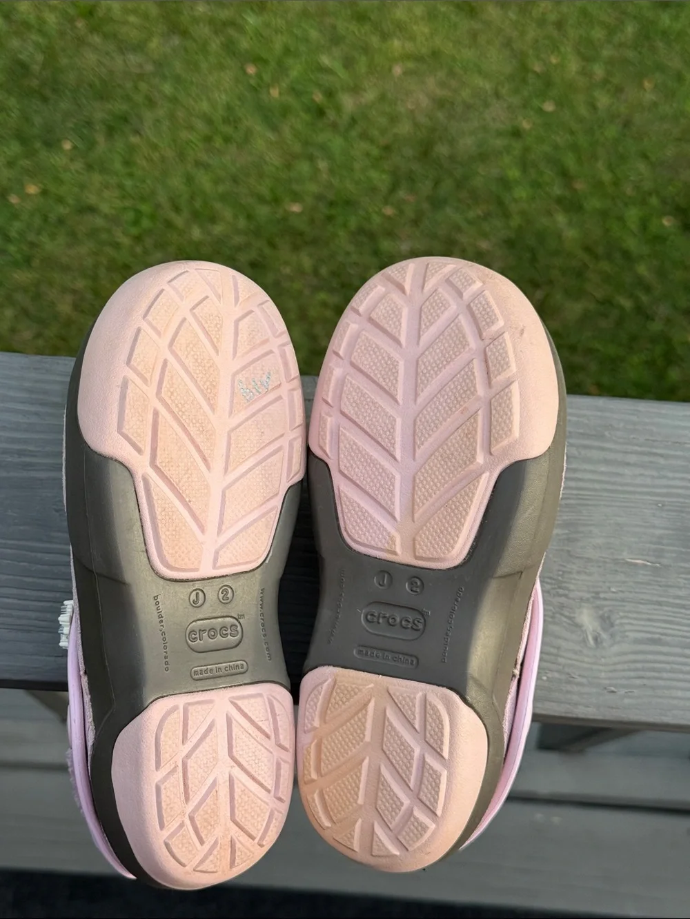 CROCS Dawson Big Kid’s Suede (w/Faux Fur Lining) Clog (Size: J2)(EUC)